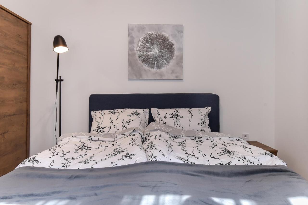 Cosy & Renovated 2Bd Flat Near Vitoshka By Flat Mаnager Lägenhet Sofia Exteriör bild